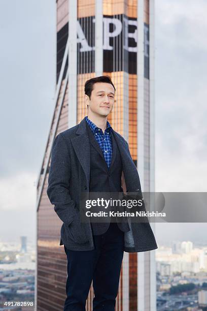 Actor Joseph Gordon-Levitt attends a photocall for "The Walk: Rever Plus Haut" at Impire Business High-Rise on October 8, 2015 in Moscow, Russia.