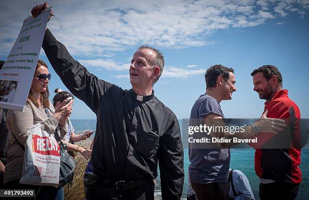 FFormer Societe General Bank trader Jerome Kerviel, his lawyer David Koubbi and french priest Patrice Gourrier arrive near the French Border on May...