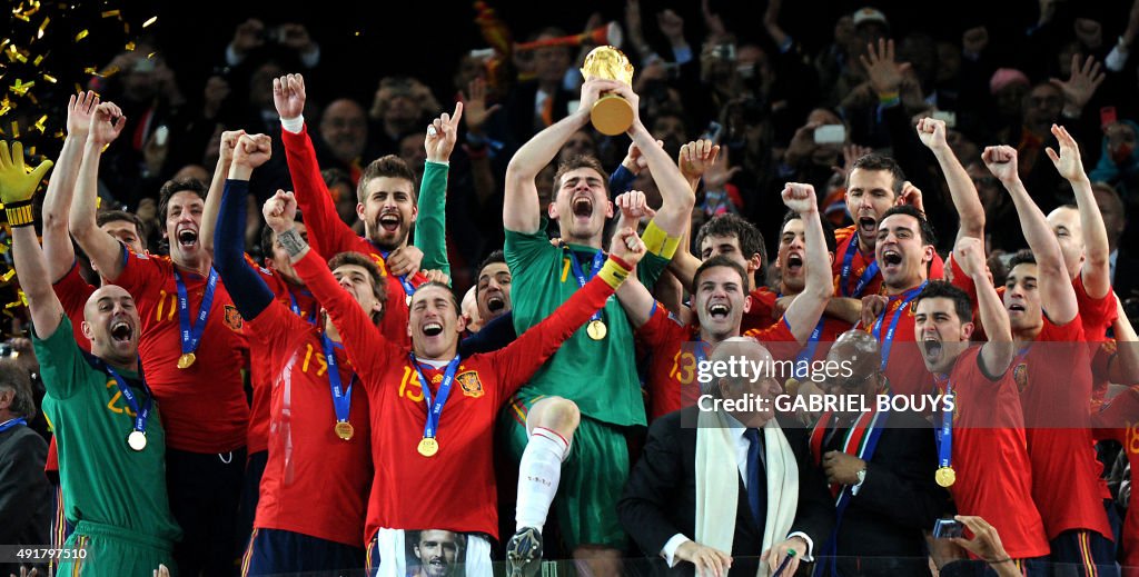 FBL-WC2010-MATCH64-NED-ESP-TROPHY