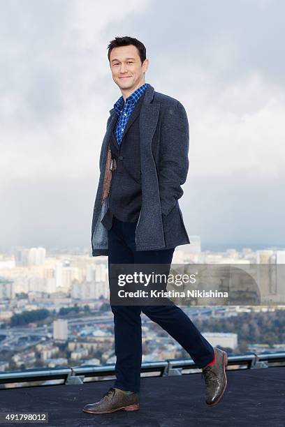 Actor Joseph Gordon-Levitt attends a photocall for "The Walk: Rever Plus Haut" at Impire Business High-Rise on October 8, 2015 in Moscow, Russia.