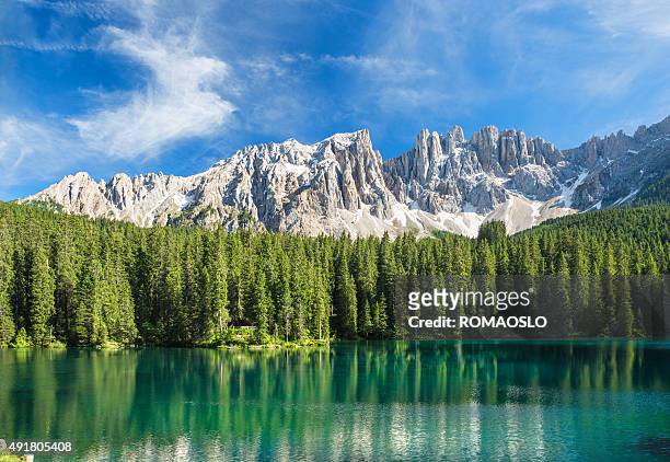 lago di carezza- karersee, trentino-alto adige, italia - trentino alto adigio fotografías e imágenes de stock