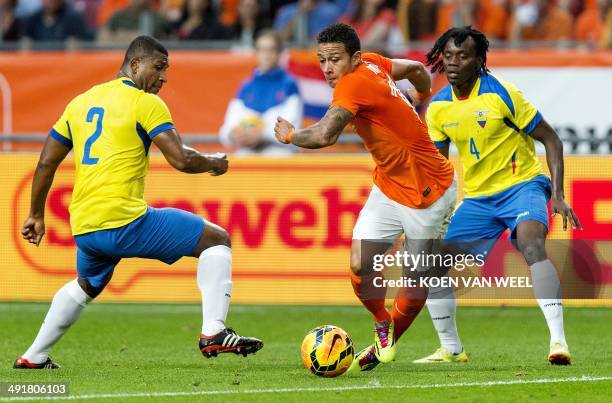 Dutch national team player Memphis Depay vies with Ecuador's Jorge Guagua and Juan Paredes during the friendly football match between Holland and...