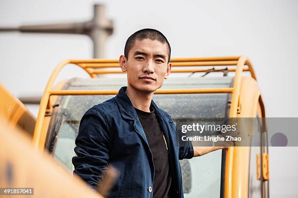crane driver - linghe zhao stock pictures, royalty-free photos & images