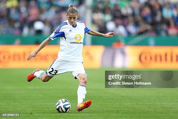 Bianca Schmidt of Frankfurt controls the ball during the Women's DFB Cup Final between SGS Essen and 1. FFC Frankfurt at RheinEnergieStadion on May...