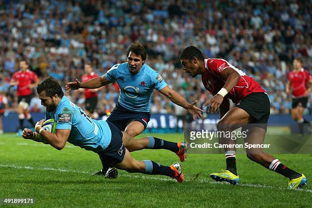 Adam Ashley-Cooper of the Waratahs scores a try during the round 14 Super Rugby match between the Waratahs and the Lions at Allianz Stadium on May...