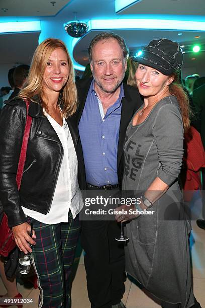 Carin C. Tietze, Birgitt Wolff and her partner Harold Faltermeyer during the Munich premiere of the musical 'Ich war noch niemals in New York' at...