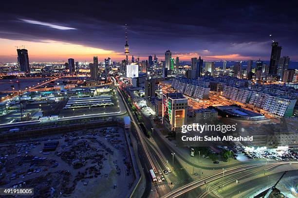 kuwait city skyline view - al kuwait foto e immagini stock