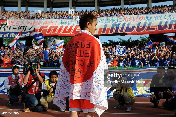 Manabu Saito of Yokohama F.Marinos, who is part of the Japan squad going to the World Cup in Brazil, greets supporters after the J.League match...