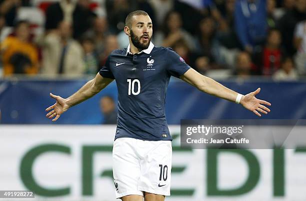 Karim Benzema of France celebrates scoring a goal during the international friendly match between France and Armenia at Allianz Riviera stadium on...