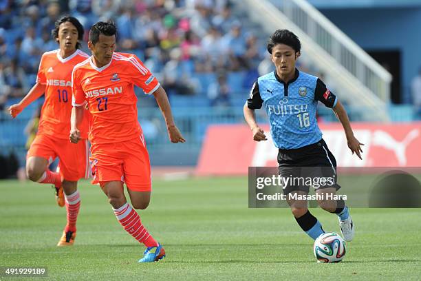 Ryota Oshima of Kawasaki Frontale in action during the J.League match between Kawasaki Frontale and Yokohama F.Marinos at Todoroki Stadium on May 18,...