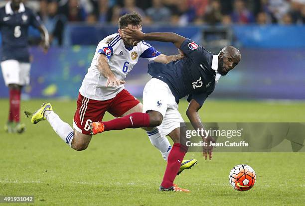 Karlen Mkrtchyan of Armenia and Lassana Diarra of France in action during the international friendly match between France and Armenia at Allianz...