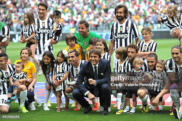 Juventus head coach Antonio Conte and players with their children during the Serie A match between Juventus and Cagliari Calcio at Juventus Arena on...