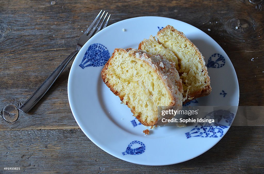 Lemon curd cake