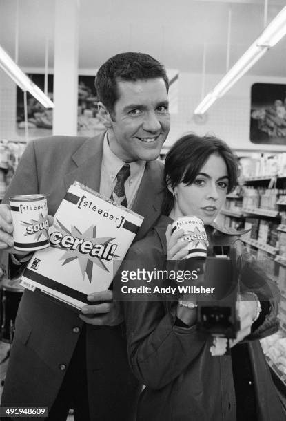 Presenter Dale Winton, with singer Louise Wener of British indie rock group Sleeper, on the set of the video shoot for the single 'Inbetweener',...