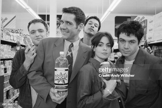 British indie rock group Sleeper with TV presenter Dale Winton on the set of the video shoot for the single 'Inbetweener', January 1995. Left to...