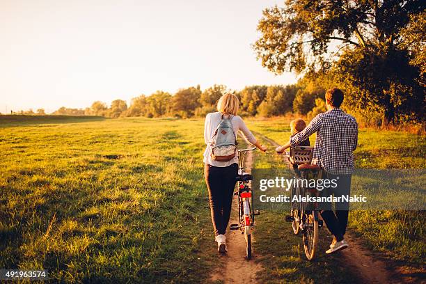 spending time outdoors - bicycle and couple stockfoto's en -beelden