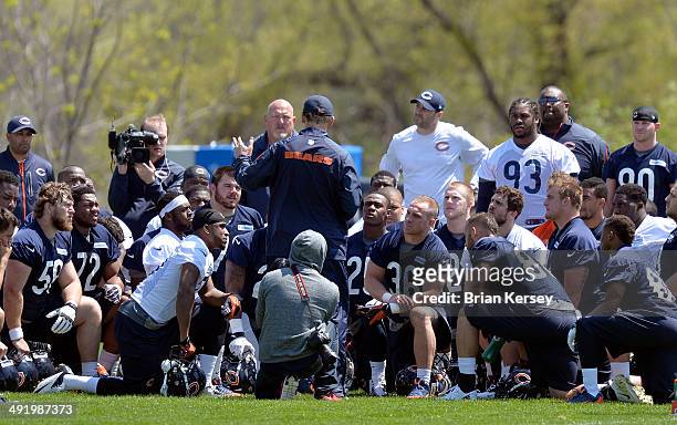 Head Coach Marc Trestman of the Chicago Bears talks to his players during rookie minicamp at Halas Hall on May 18, 2014 in Lake Forest, Illinois.