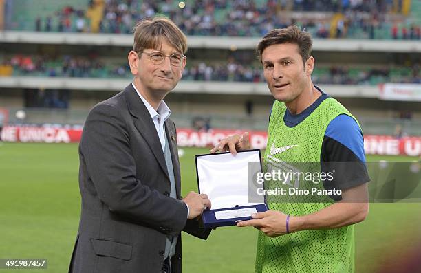 Javier Zanetti of Internazionale Milano receives a plaque from Luca Campedelli president of Chievo Verona before the Serie A match between AC Chievo...