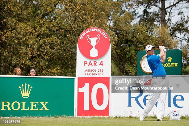 Richie Ramsay of Scotland hits his tee shot on the 10th hole during the final round of the Open de Espana held at PGA Catalunya Resort on May 18,...