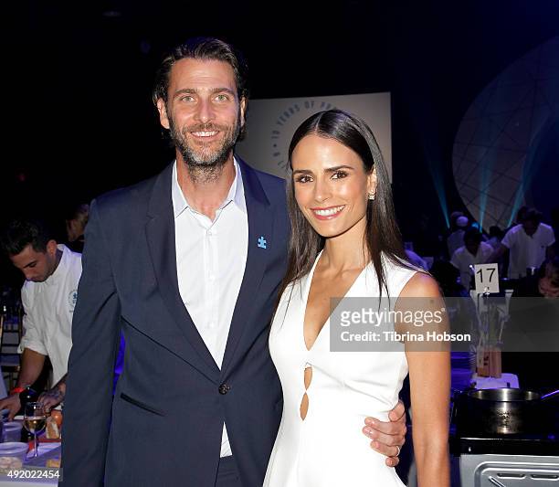 Andrew Form and Jordana Brewster attend the Autism Speaks to Los Angeles Celebrity Chef Gala at Barker Hangar on October 8, 2015 in Santa Monica,...