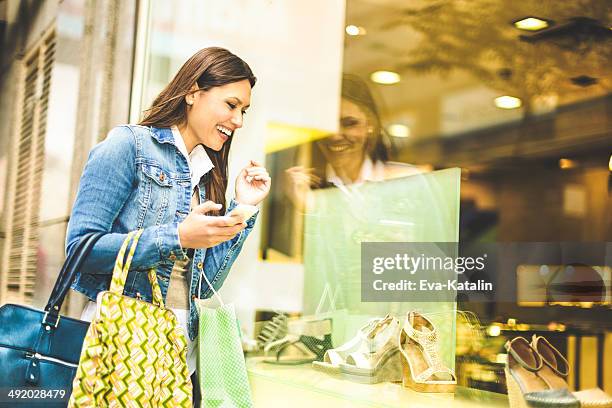 beautiful woman with shopping bags - schoenenwinkel stockfoto's en -beelden