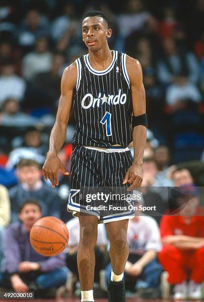 Penny Hardaway of the Orlando Magic dribbles the ball against the Washington Bullets during an NBA basketball game circa 1994 at US Airways Arena in...