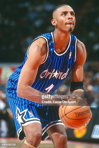 Penny Hardaway of the Orlando Magic stands ready to shoot a free throw against the Washington Bullets during an NBA basketball game circa 1997 at US...
