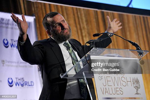 Rabbi Shmuley Boteach speaks on stage during World Jewish Values Network second annual gala dinner on May 18, 2014 in New York City.