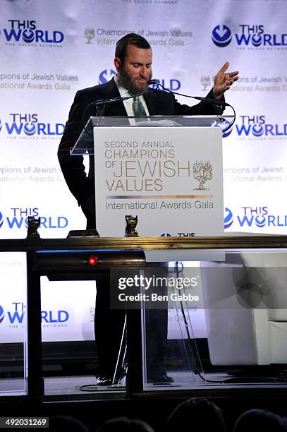 Rabbi Shmuley Boteach speaks on stage during World Jewish Values Network second annual gala dinner on May 18, 2014 in New York City.