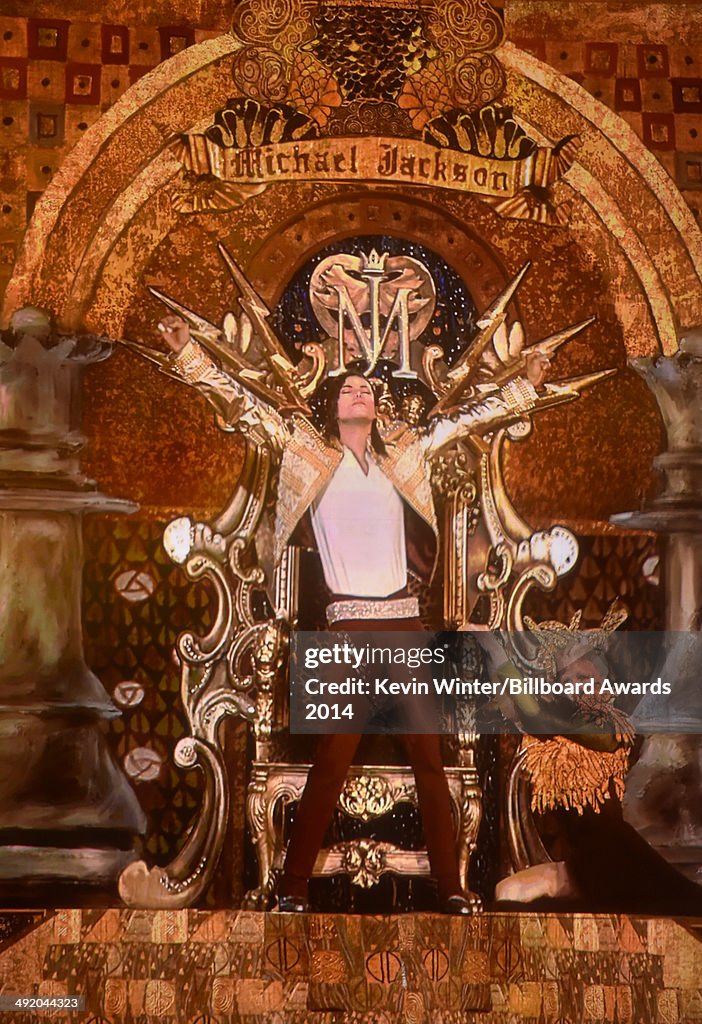 2014 Billboard Music Awards - Roaming Show