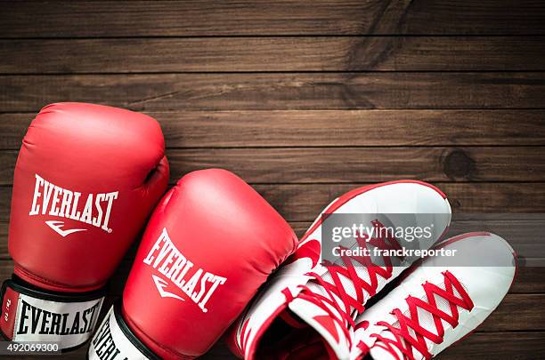 boxing apparel - everlast brand name stock pictures, royalty-free photos & images