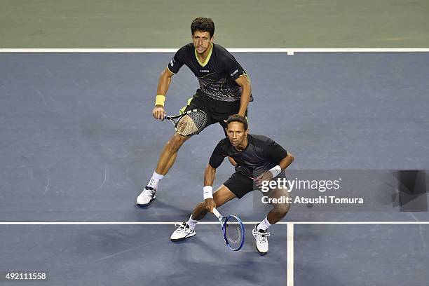 Raven Klaasen of South Africa and Marcelo Melo of Brazil compete against Aisam-Ul-Haq Qureshi of Pakistan and Gilles Simon of France during the men's...