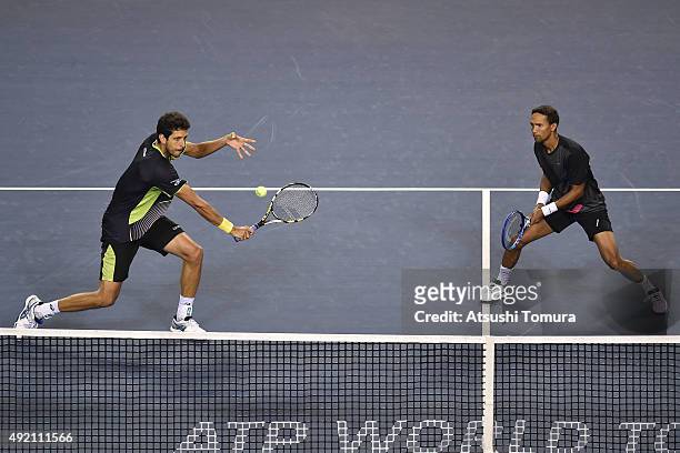 Raven Klaasen of South Africa and Marcelo Melo of Brazil compete against Aisam-Ul-Haq Qureshi of Pakistan and Gilles Simon of France during the men's...