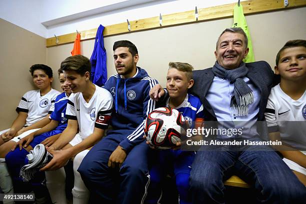 Wolfgang Niersbach , President of the German Football Association and Kevin Volland of the German national team talk to the players in the dressing...