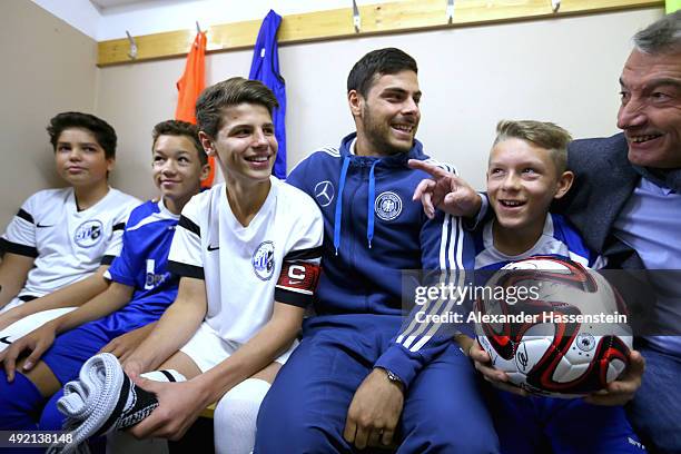 Wolfgang Niersbach , President of the German Football Association and Kevin Volland of the German national team talk to the players in the dressing...