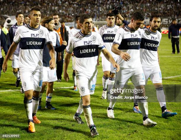 Players of Gimnasia Esgrima La Plata leave the field after loose the match between Gimnasia and Boca as part of the 19th round of the Torneo Final...