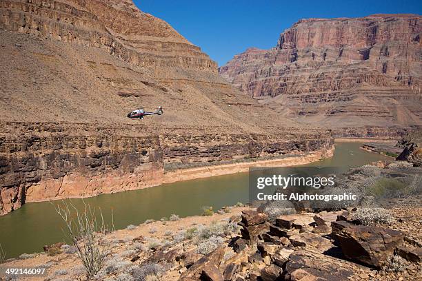 helicopter in the grand canyon - grand canyon south rim stockfoto's en -beelden