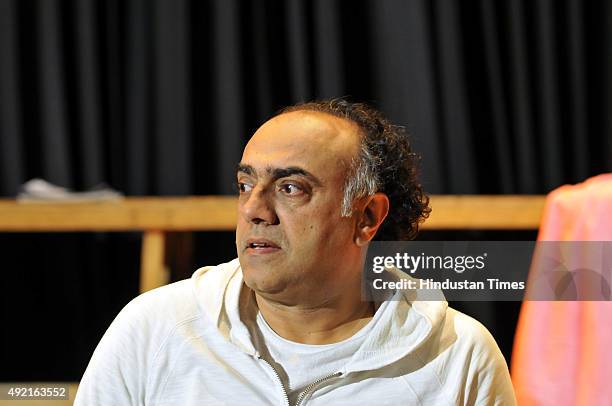 Rajit 14 Bollywood Actor Rajit Kapur Performs In Gurgaon Stock Photos, High ...