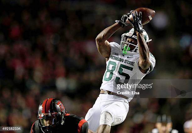 Macgarrett Kings Jr. #85 of the Michigan State Spartans makes the catch in the second quarter as Isaiah Wharton of the Rutgers Scarlet Knights...