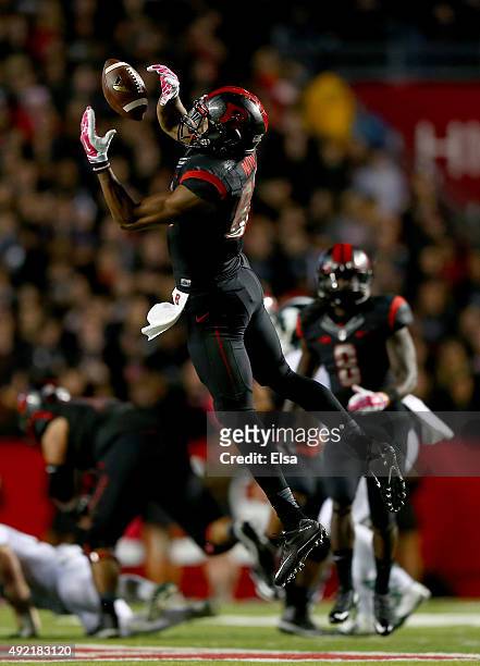 Andre Patton of the Rutgers Scarlet Knights bobbles the ball but makes the catch in the second quarter against the Michigan State Spartans on October...