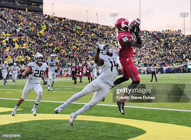 Wide receiver Dom Williams of the Washington State Cougars catches a touchdown pass against cornerback Ugo Amadi of the Oregon Ducks with time...