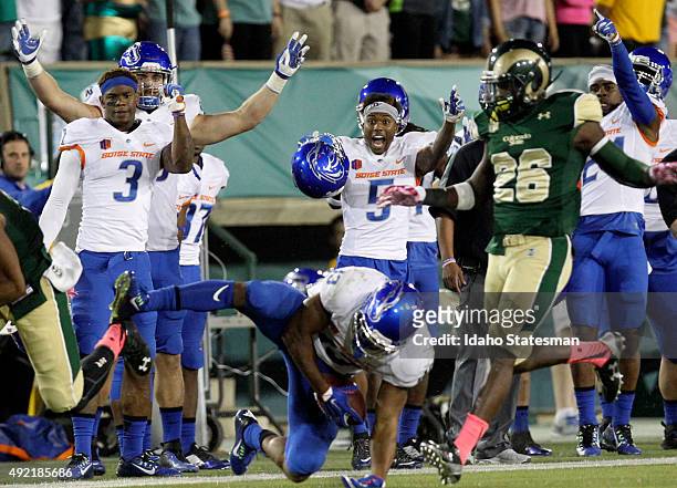 The Boise State sideline celebrates a diving catch for a first down by Boise State running back Jeremy McNichols against Colorado State at Hughes...