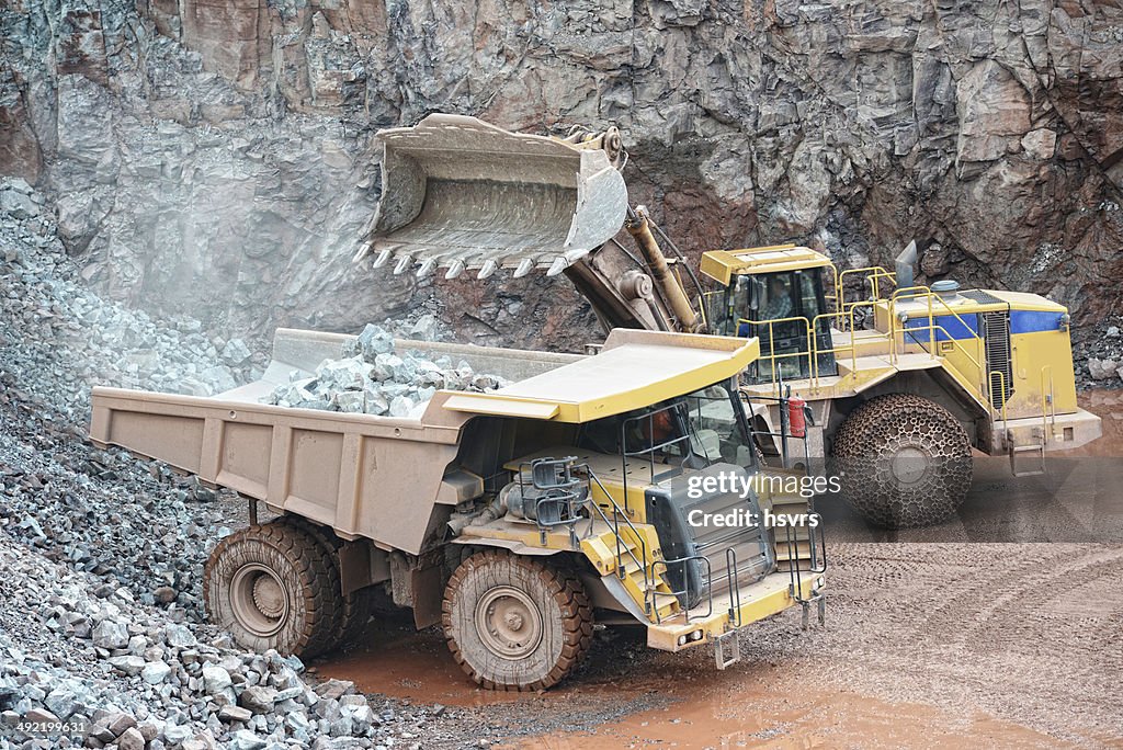 Escavadora Mecânica carregar dumper de Mina de Superfície