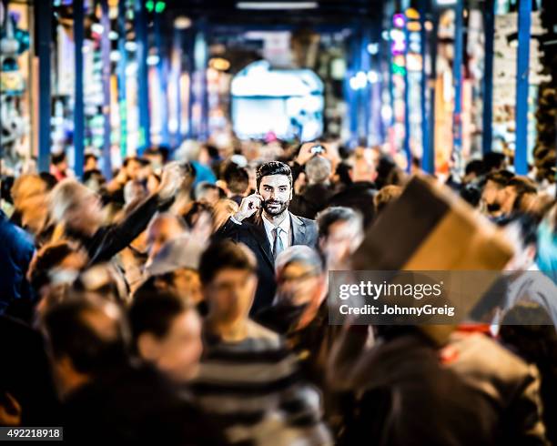 gegen den strom - standing out from the crowd stock-fotos und bilder