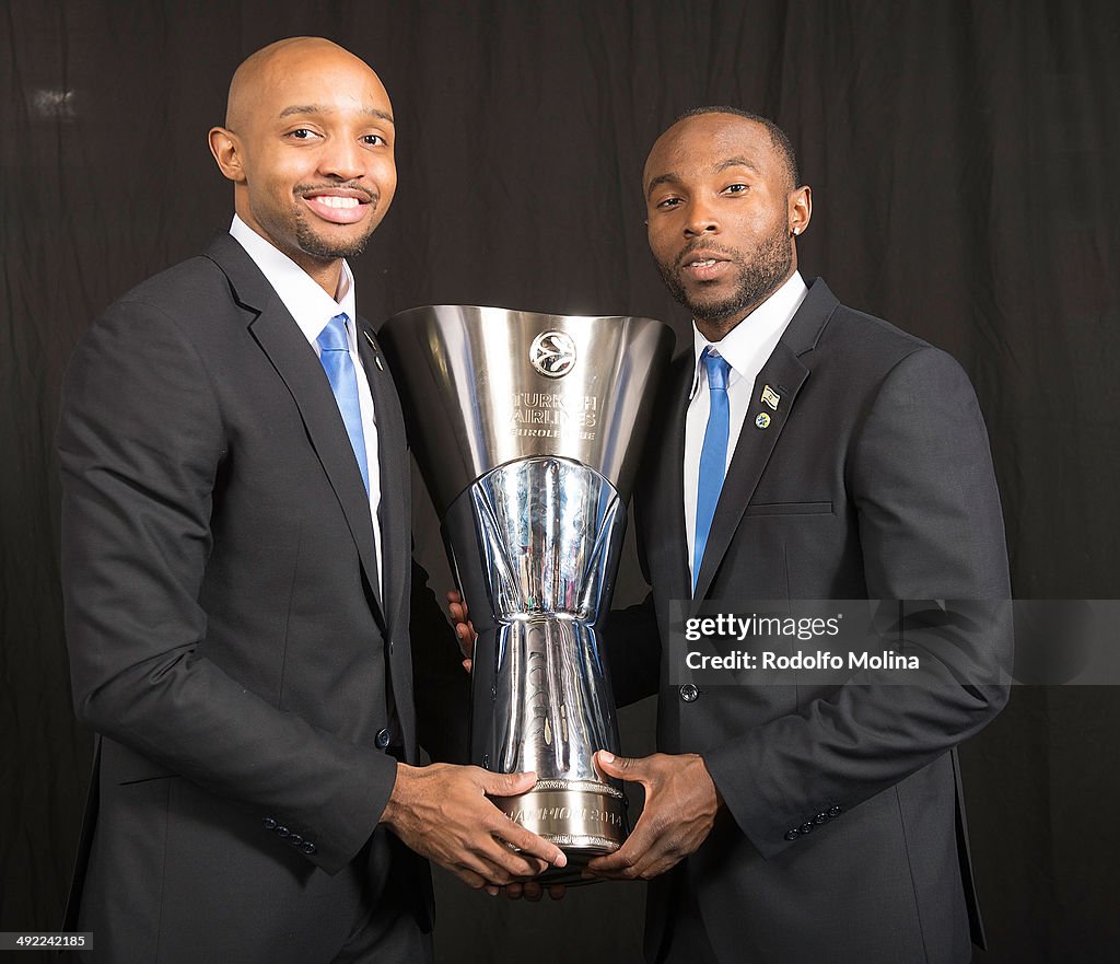 Maccabi Electra Tel Aviv Champions Photo Session - Turkish Airlines EuroLeague Final Four