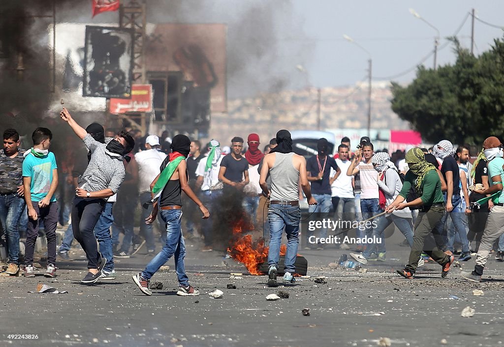 Palestinians clash with Israeli soldiers in Nablus