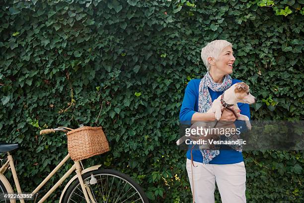 woman with dog - happy retirement 個照片及圖片檔