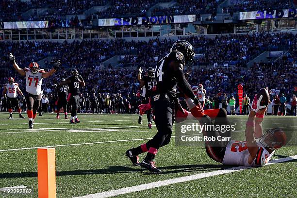 Tight end Gary Barnidge of the Cleveland Browns scores a fourth quarter touchdown past defensive back Kyle Arrington of the Baltimore Ravens during a...