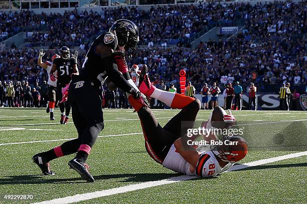 Tight end Gary Barnidge of the Cleveland Browns scores a fourth quarter touchdown past defensive back Kyle Arrington of the Baltimore Ravens during a...