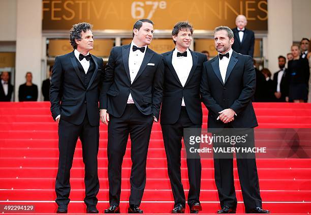 Actor Mark Ruffalo, US actor Channing Tatum, US director Bennett Miller and US actor Steve Carell pose as they arrive for the screening of the film...